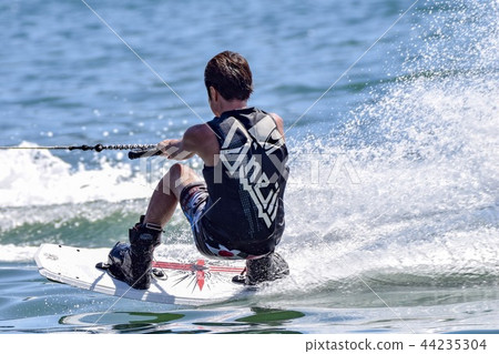 滑水 滑水 44235304