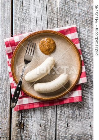 The bavarian weisswurst and mustard. 44235340