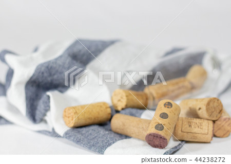 餐墊和軟木和香檳杯 44238272