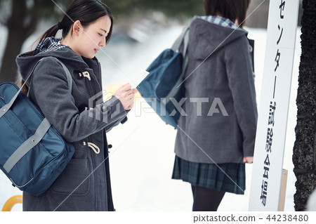 高中女孩參加中心考試 高中女孩參加中心考試 44238480
