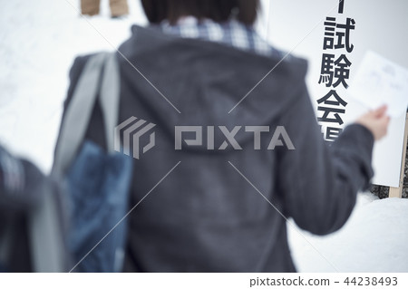 高中女孩參加中心考試 44238493