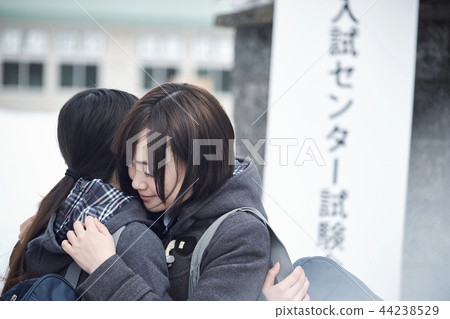 高中女孩參加中心考試 44238529