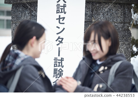 高中女孩參加中心考試 高中女孩參加中心考試 44238553