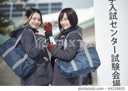 高中女孩參加中心考試 高中女孩參加中心考試 44238605
