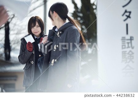 高中女孩參加中心考試 44238632