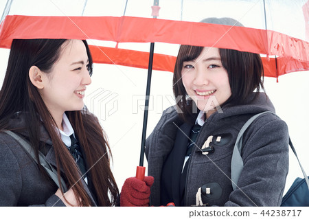 高中女孩在多雪的國家 44238717