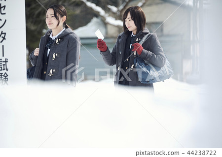 高中女孩參加中心考試 44238722