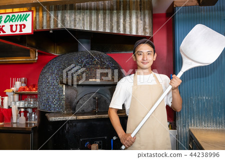 在比薩店工作的人 44238996