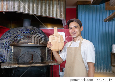 在比薩店工作的人 44239016