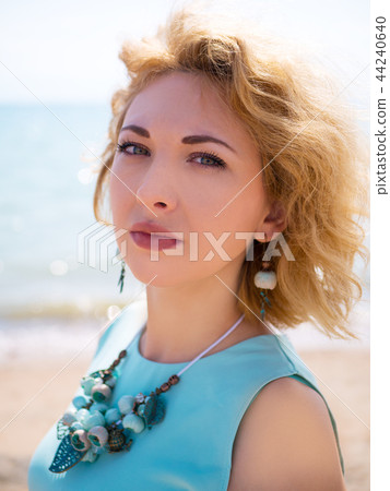 Portrait of blond woman Portrait of blond woman 44240640