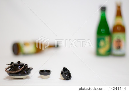 Year-end party image New Year's party image Drinking party Women's meeting 44241244