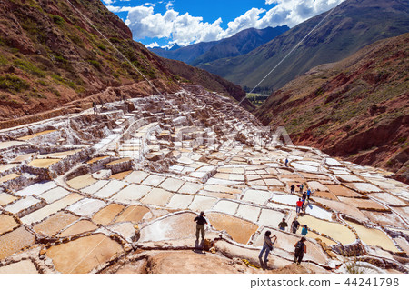 Salinas de Maras 44241798