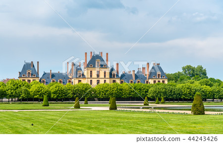 Chateau de Fontainebleau, one of the largest French royal palaces. Chateau de Fontainebleau, one of the largest French royal palaces. 44243426