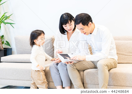 看一張專輯的家庭 44248684