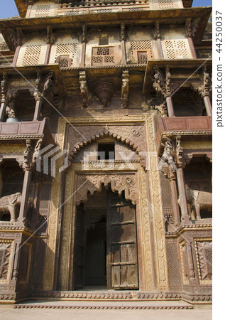 Exterior view of Jahangir Mahal Palace. Orchha Exterior view of Jahangir Mahal Palace. Orchha 44250037