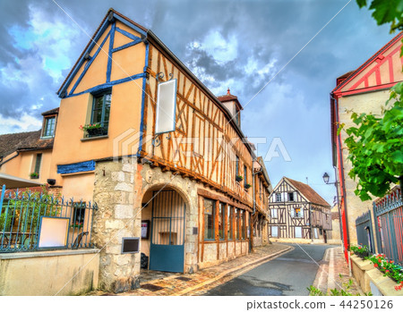 Traditional houses in the old town of Provins, France 44250126