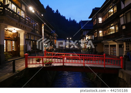 銀山溫泉七月紅橋 44250186