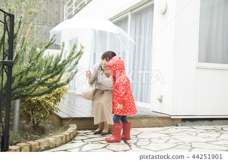 Rainy day family Rainy day family 44251901