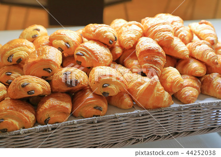 Breakfast buffet bread 44252038