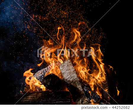 Burning wooden logs in fire, campfire on black 44252082