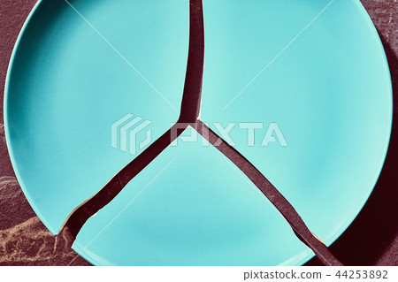 Plate broken into three pieces. Plate broken into three pieces. 44253892
