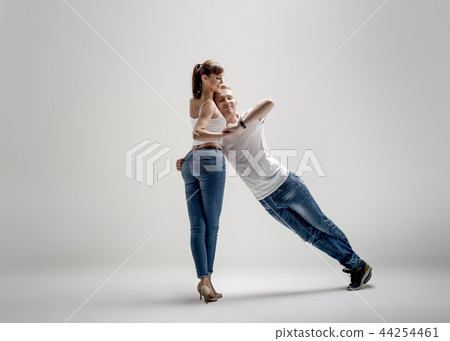 couple dancing social danse 44254461