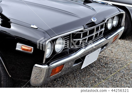 Old car Gloria 330 type front grille 44256321