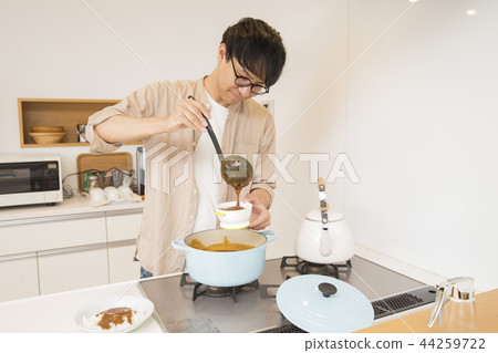 Let's give curry to children Daddy 44259722