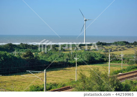 台灣苗栗好望角的發電風車 44259965