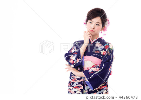 一個穿著和服的女人 44260478