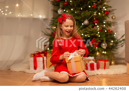smiling girl with christmas gift at home 44262408