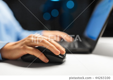 close up of female hand using computer mouse 44263100