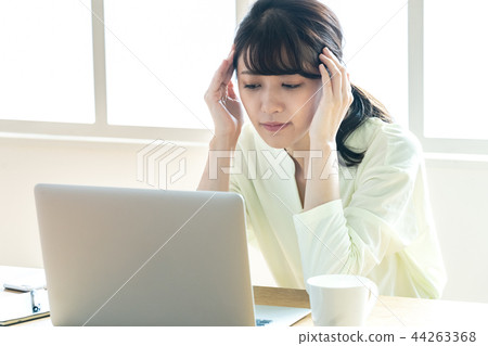 一個女人從工作累了 44263368