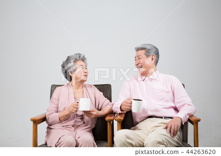 做休閒活動的年長夫婦 44263620