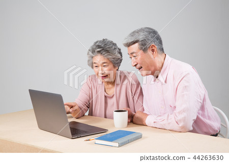 Elderly couple doing leisure activity Elderly couple doing leisure activity 44263630