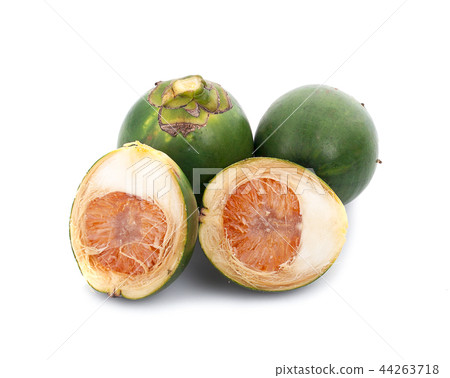 fresh betel nut on betel leaf isolated  44263718