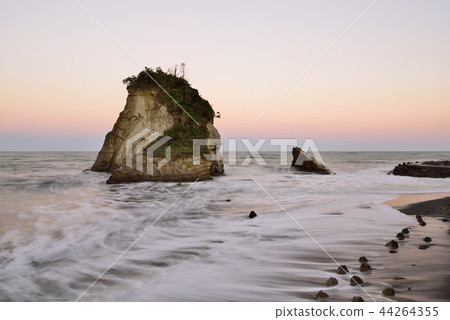 Tsutsugaura's Married Rocks Atsumi, Chiba Prefecture Tsutsugaura Sunset View Tsuzagaura's Sunset Tsutsugaura's Married Rocks Atsumi, Chiba Prefecture Tsutsugaura Sunset View Tsuzagaura's Sunset 44264355