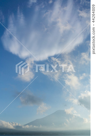 [Yamanashi Prefecture] Mt. Fuji Lake Yamanaka Sunset 44264809