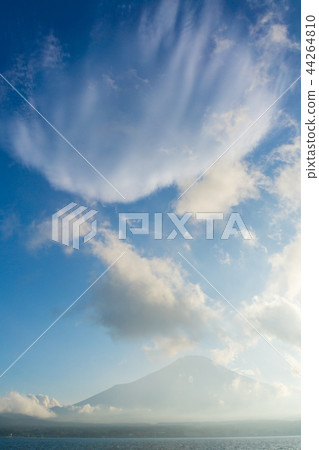 [Yamanashi Prefecture] Mt. Fuji Lake Yamanaka Sunset 44264810