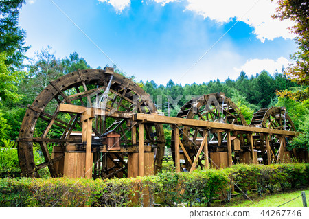 Yamanashi Yamanakako Flower City Park Three-tiered water wheel 44267746