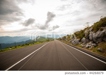 The path of the sky 44268879