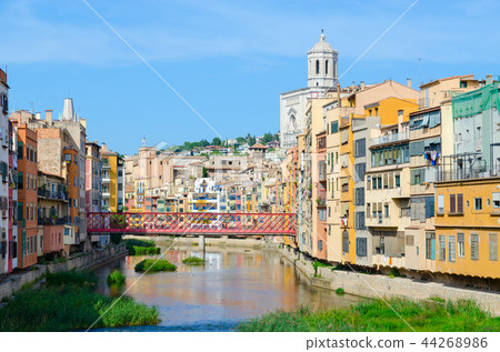View of Eiffel Bridge across Onyar River, Girona 44268986