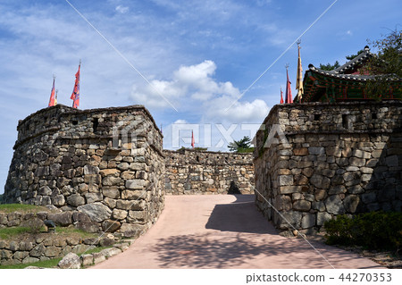 Walls of Gochang-eup Castle 44270353