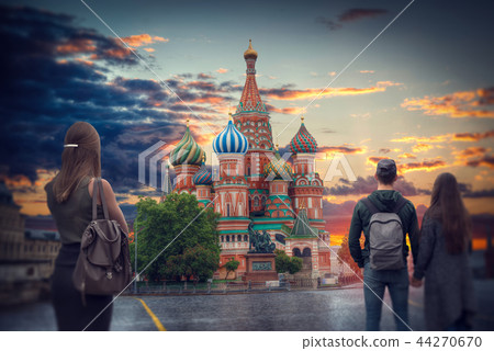 people are watching the sunset on Red Square 44270670