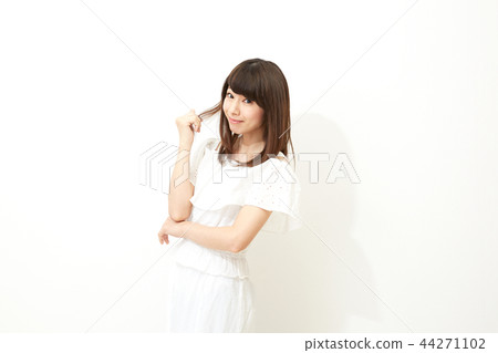 Female Studio Portrait 44271102