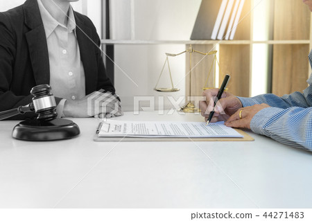 businesswoman leader of the group in law firm 44271483