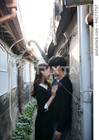 巷子裡，巷子裡，情侶，戀人，約會，約會按扣，婚禮 44271797