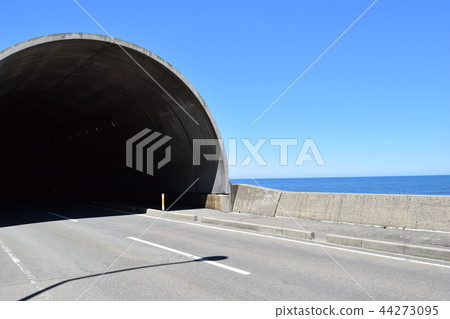 Coastal road shelter 44273095