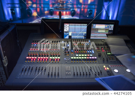 sound equipment at the concert 44274105