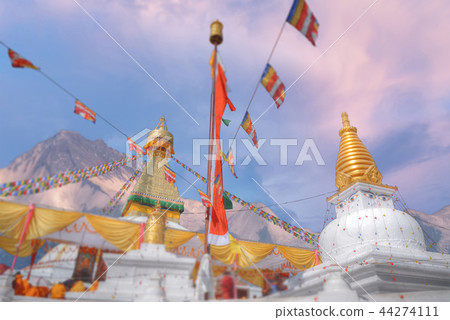 Bodhnath stupa Bodhnath stupa 44274111